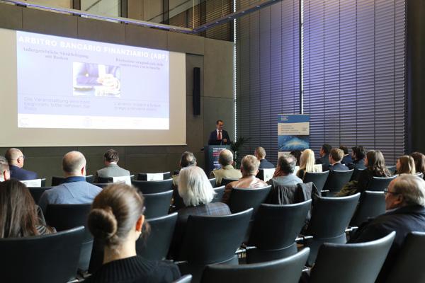 Controversie tra gli intermediari finanziari e la clientela Controversie tra gli intermediari finanziari e la clientela