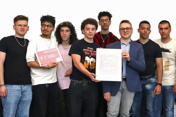 La classe 5B CAPES della Scuola professionale provinciale “Luigi Einaudi” di Bolzano 