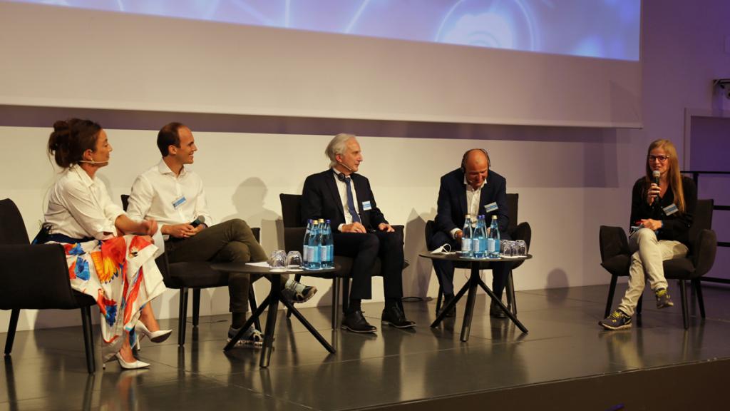 Die verschiedenen Aspekte der Digitalisierung wurden in einer Diskussionsrunde von Wirtschaftsexpertinnen und -experten diskutiert.
