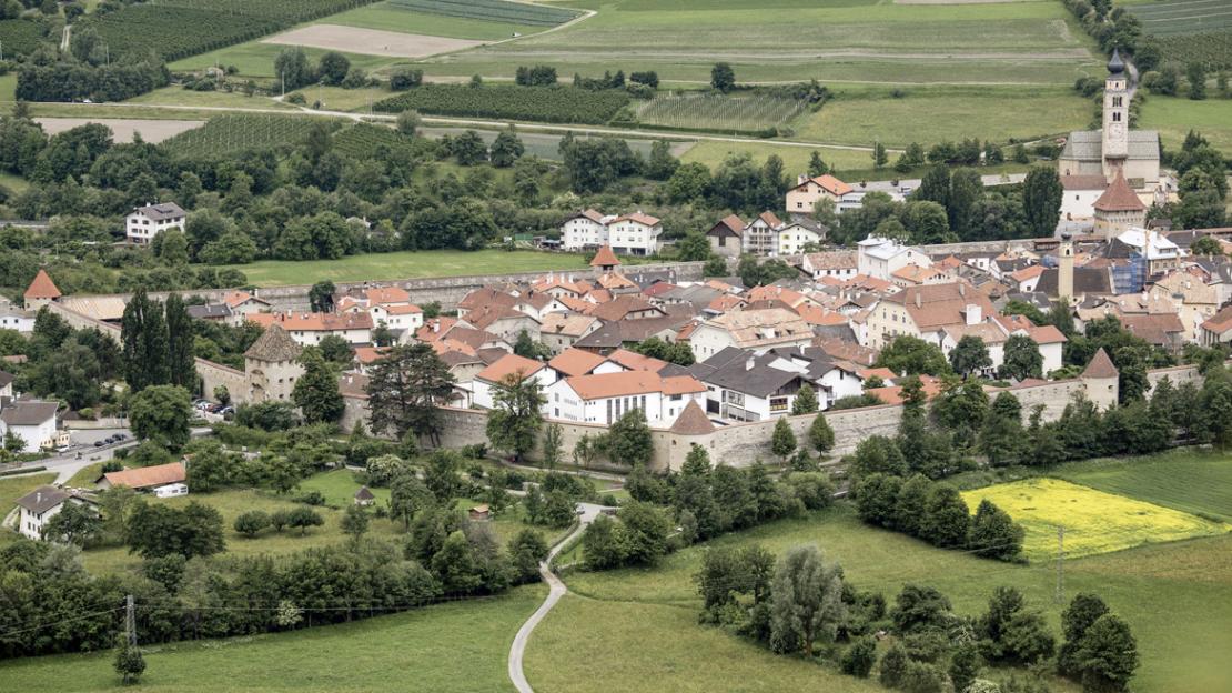Die Initiative Plattform Land möchte die Attraktivität des ländlichen Raumes erhöhen. Die Initiative Plattform Land möchte die Attraktivität des ländlichen Raumes erhöhen.