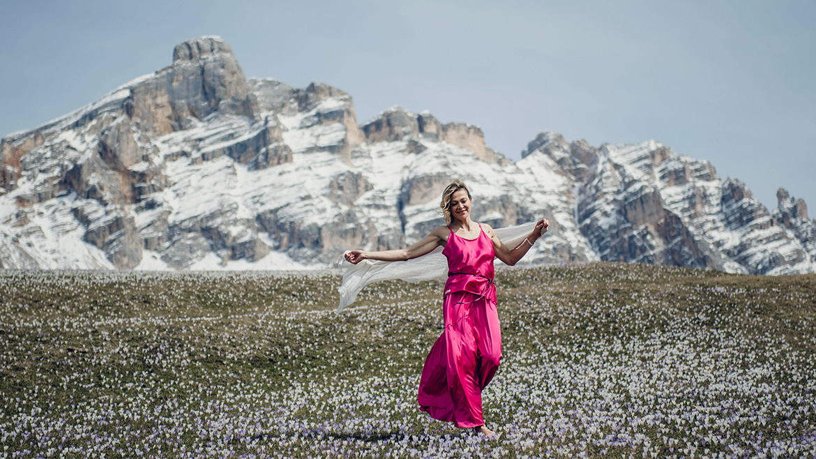 Die Berge liefern Anita Vittur die Motive für ihre Kleider